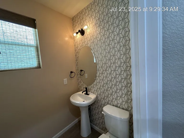 2479 Erickson St — Photo 12