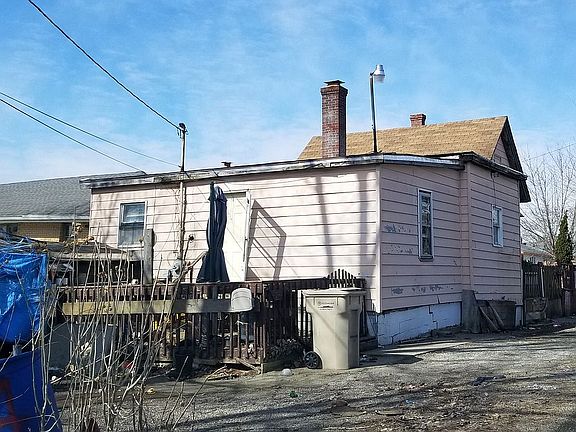 4th image of 2614 Ford St