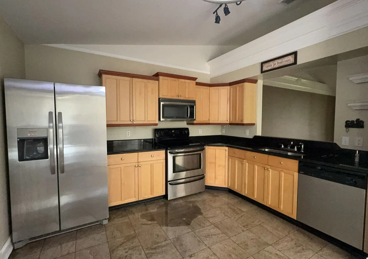 Gorgeously maintained and particular to detail 2 bed/ 2 bath. Must see, won't last!! — Photo 3