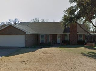 611 W Manes Ave, Iowa Park, TX 76367