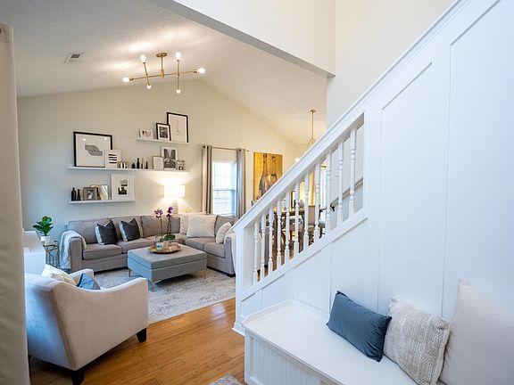 3rd image of 8 Druid Hill Ct