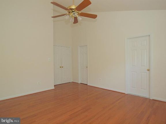 3rd image of 4787 Thornbury Dr