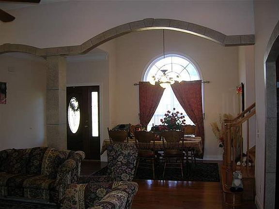 2nd image of 140 Shady Oaks Dr