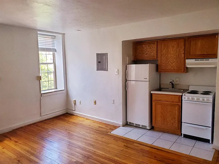 Clinton Court — Photo 13
