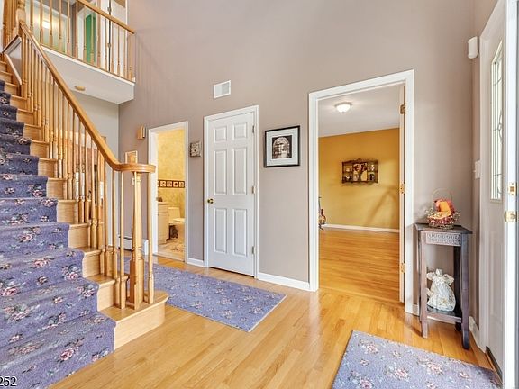 4th image of 42 Southgate Dr