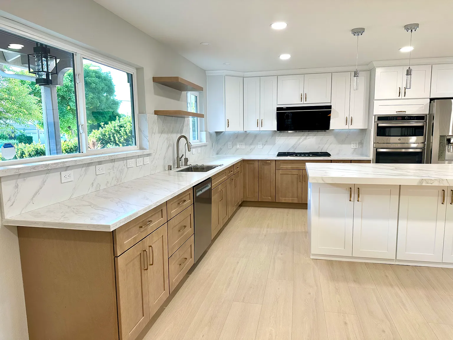 1036 Jacqueline Way — Photo 4