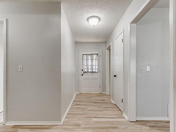3rd image of 118 Brookside Dr
