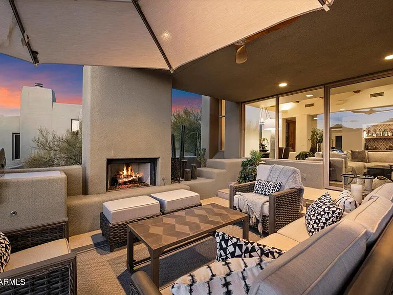 10015 E Graythorn Dr — Photo 2
