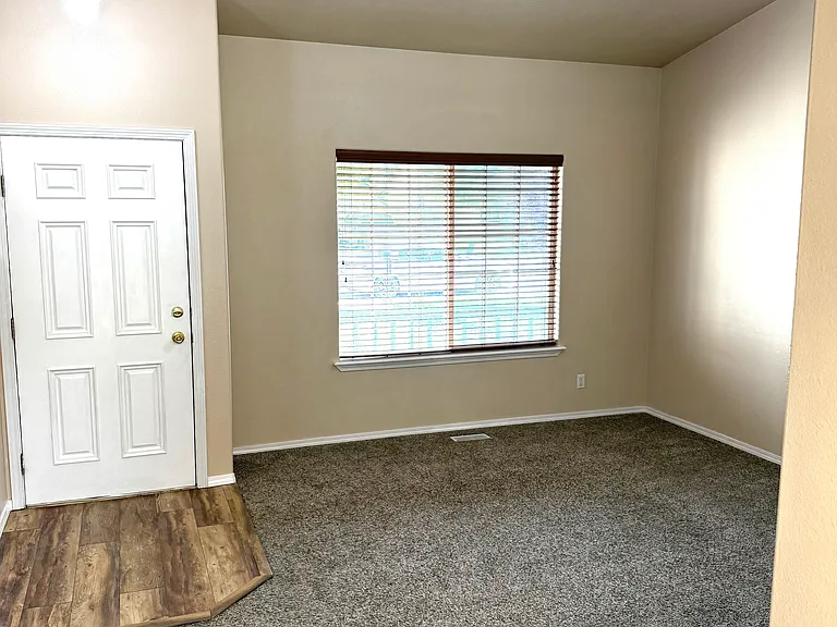 1209 Gold Creek Dr — Photo 5