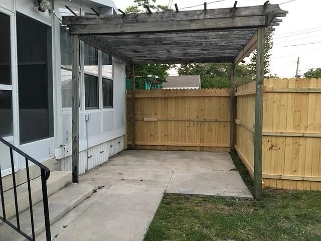 450 44th Ave N — Photo 11