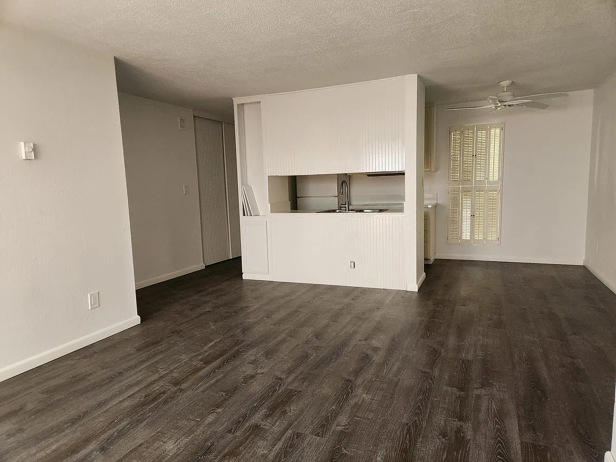Building Photo - 1433 Thomas Ave #4