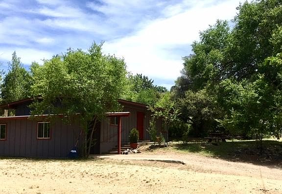 lots of trees give shade and privacy
