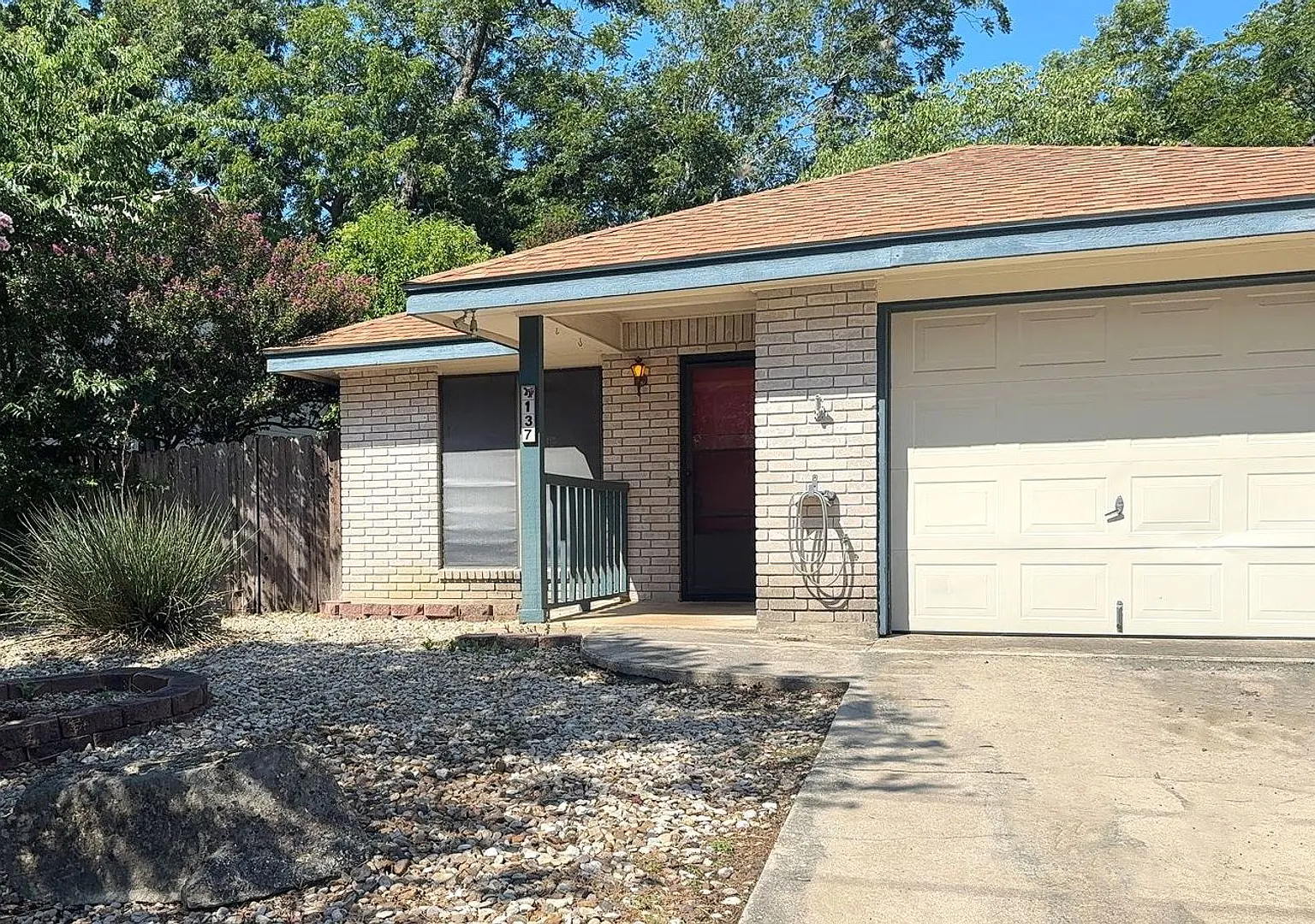 137 Cibolo Creek Dr — Photo 1
