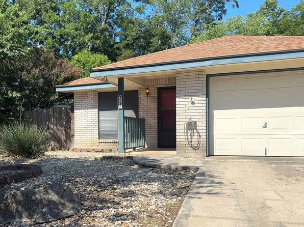 137 Cibolo Creek Dr, Boerne, TX 78006