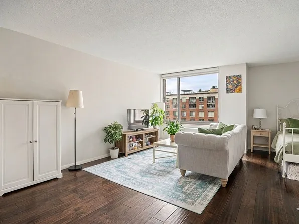 2 S End Ave APT 8W, New York, NY 10280