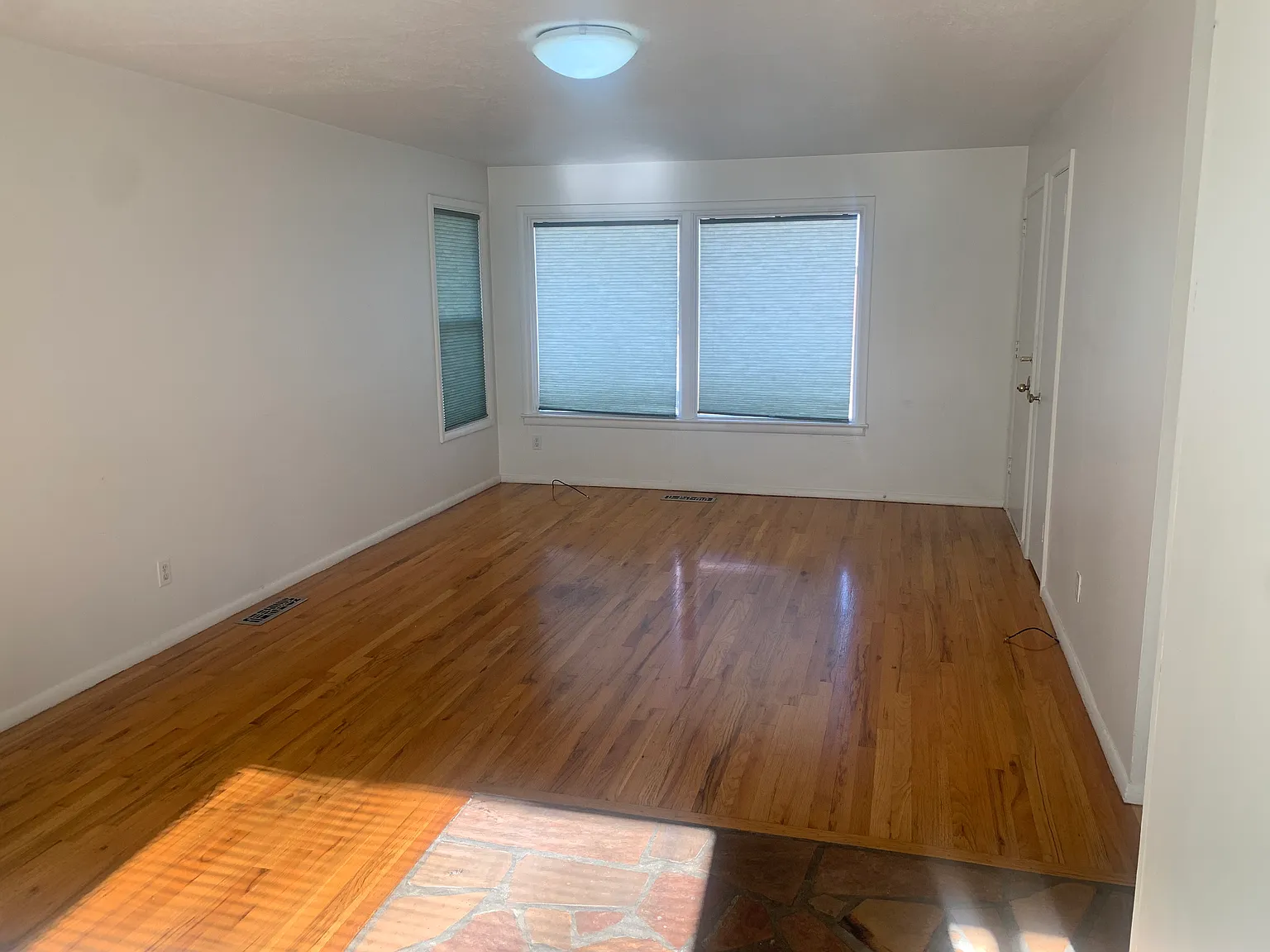 3 bed, 983 sqft, $1,800 — Photo 4