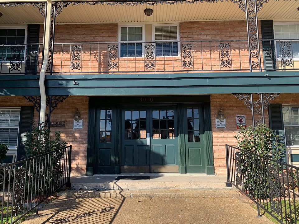 FRONT ENTRANCE TO BUILDING