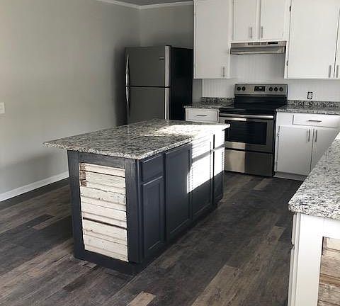 3rd image of 712 S Erkel Ave