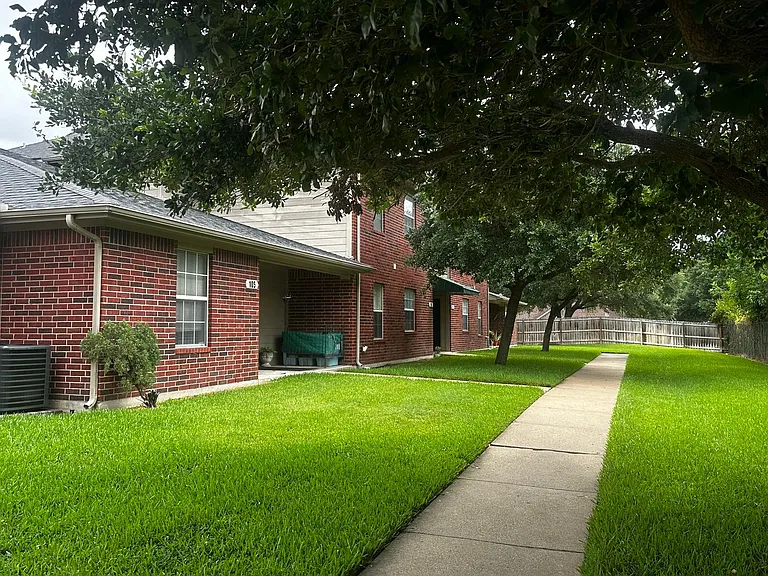 2526 Dartmouth St #111 — Photo 4