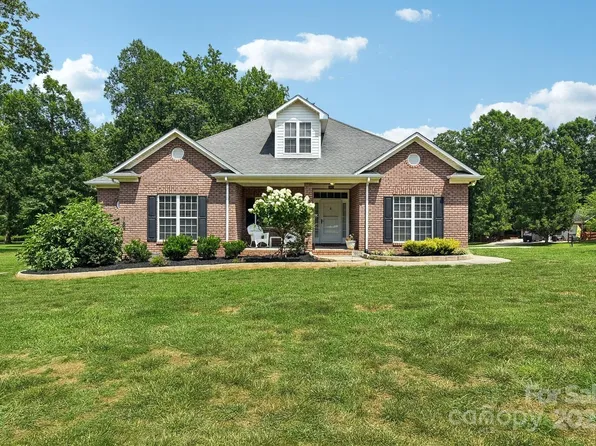 3865 Willow Grove Ln, Concord, NC 28025