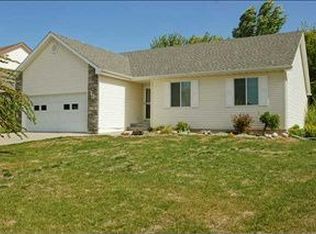 6185 Goldfinch Dr, Pleasant Hill, IA 50327