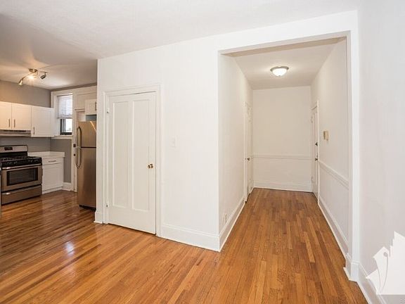 2nd image of 622 W Stratford Pl #26-1E