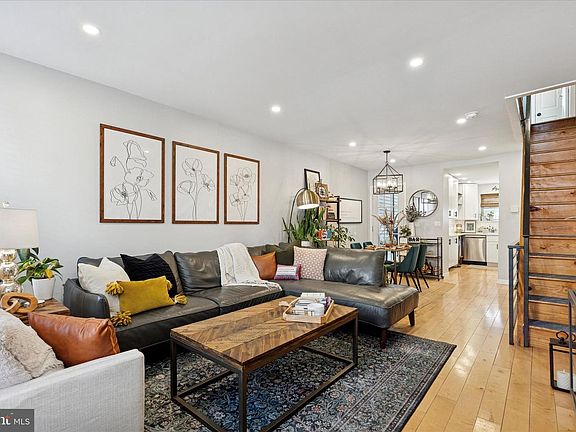 3rd image of 362 Tree St