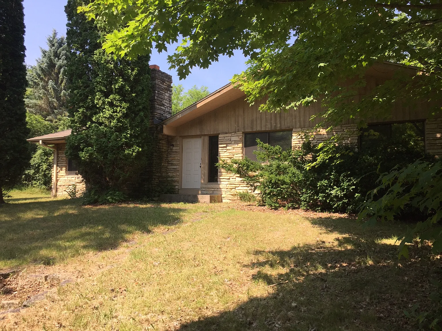W301S3651 Snowdon Dr photo 1