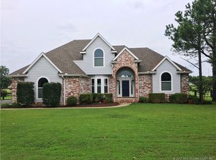 5 Longacre Dr, Ramona, OK 74061