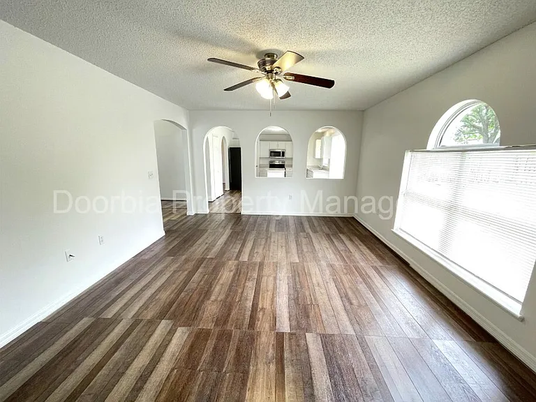 11098 Lord Taylor Dr — Photo 8