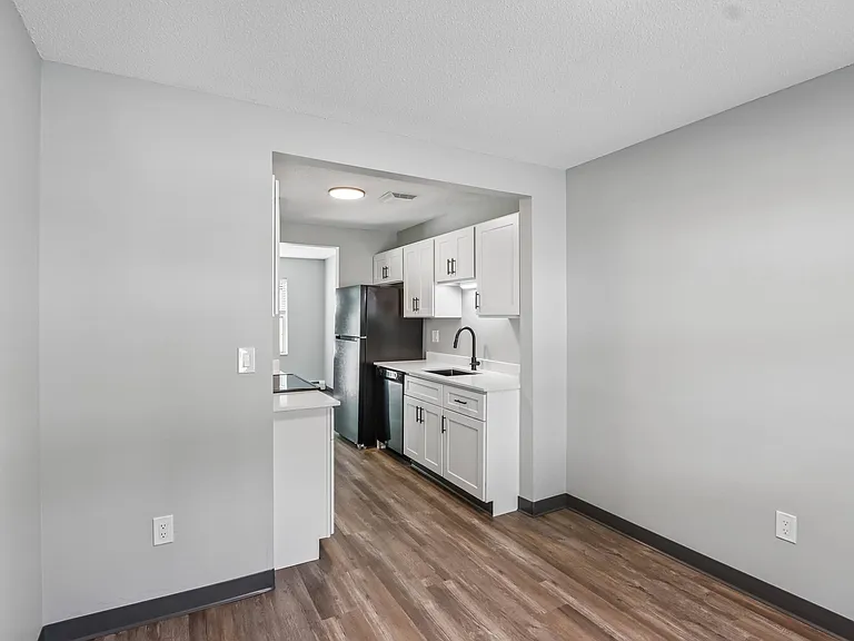 Eastgate Apartments — Photo 17