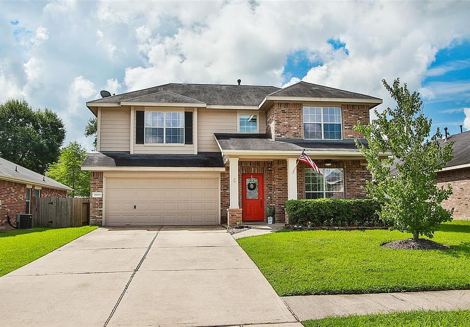 Move In Ready Updated Home ! Owners Have Taken Pride In This Beautiful Home Full Of Upgrades