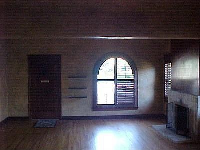 5th image of 410 E Brown Ave