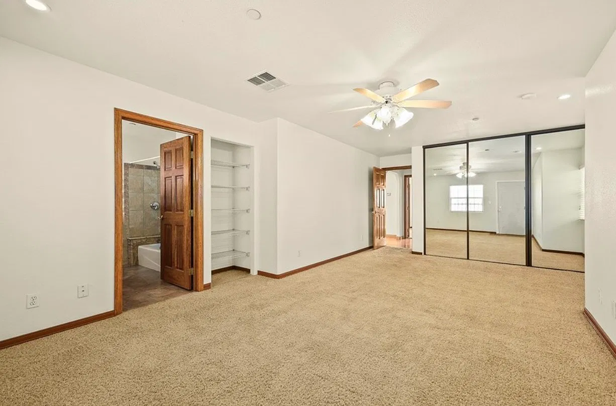 2033 Barnett Way — Photo 3