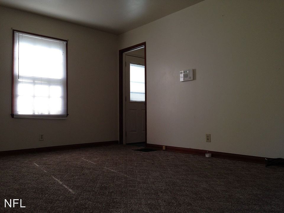 2nd image of 1907 W Colonial Ave