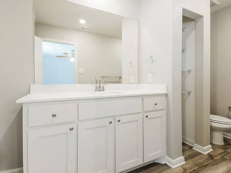 220 Marsh Ln — Photo 12