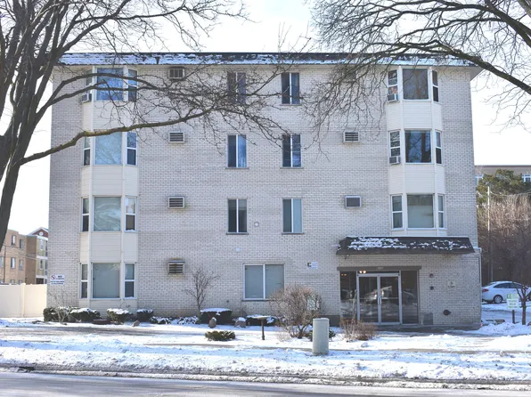 8232 Niles Center Rd APT 301, Skokie, IL 60077