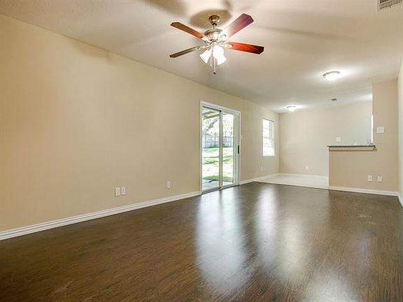 3rd image of 370 Parkview Dr