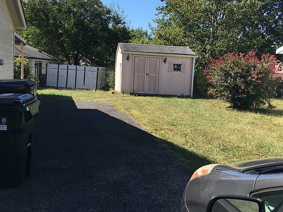 2nd image of 10031 Sturgeon Ln