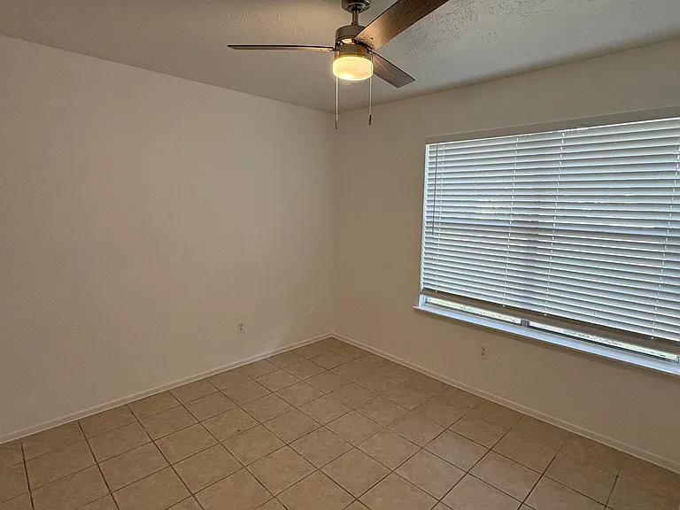 13827 Flagstone Dr — Photo 17