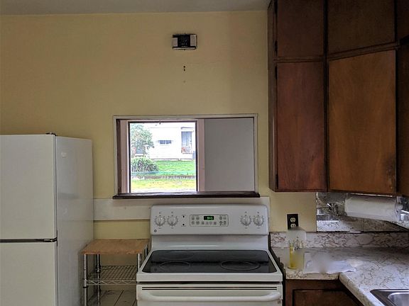 5th image of 10301 Interlake Ave N