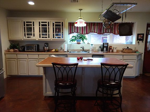 5th image of 905 Brittany Dr