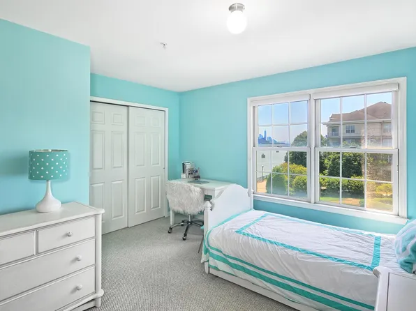 406 Newburgh Court image 9 of 31