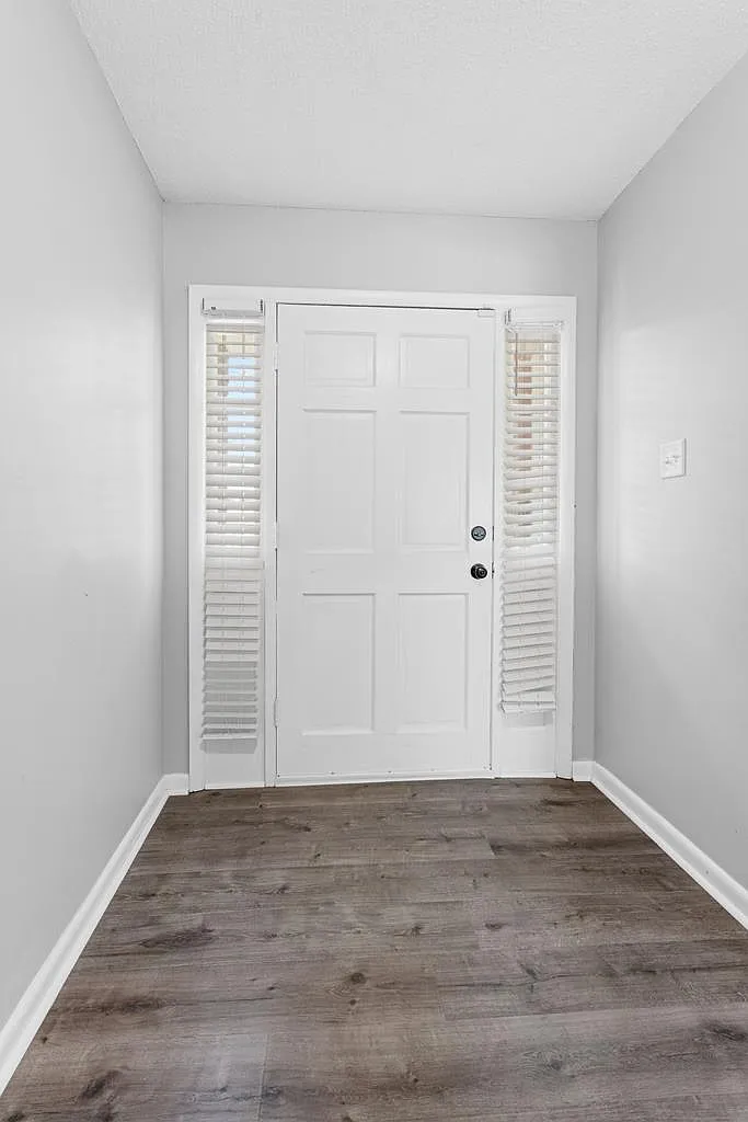4 bed, 1977 sqft, $1,895 — Photo 4