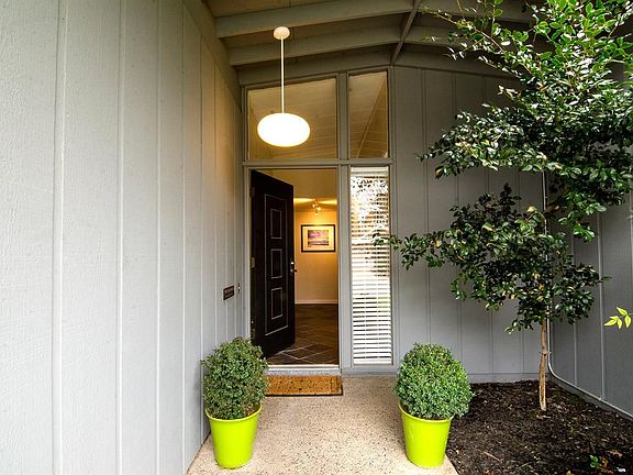 3rd image of 4292 N River Way