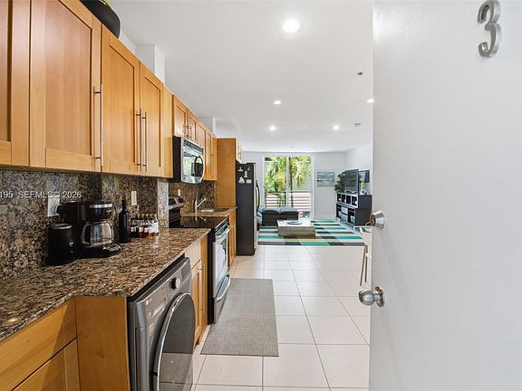 3rd image of 945 Michigan Ave APT 3