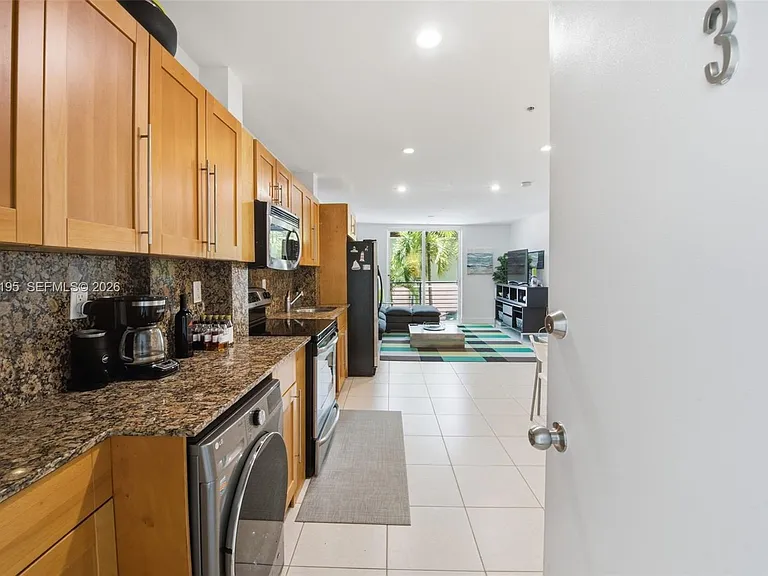 945 Michigan Ave #3 — Photo 3