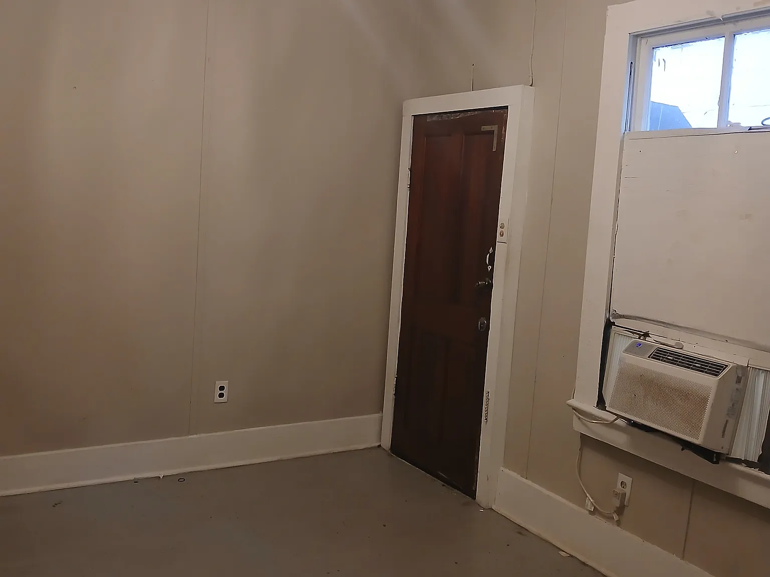 Studio, 250 sqft, $700 — Photo 3