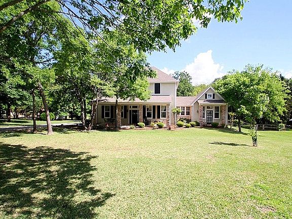 2nd image of 4400 Oak Shores Cir
