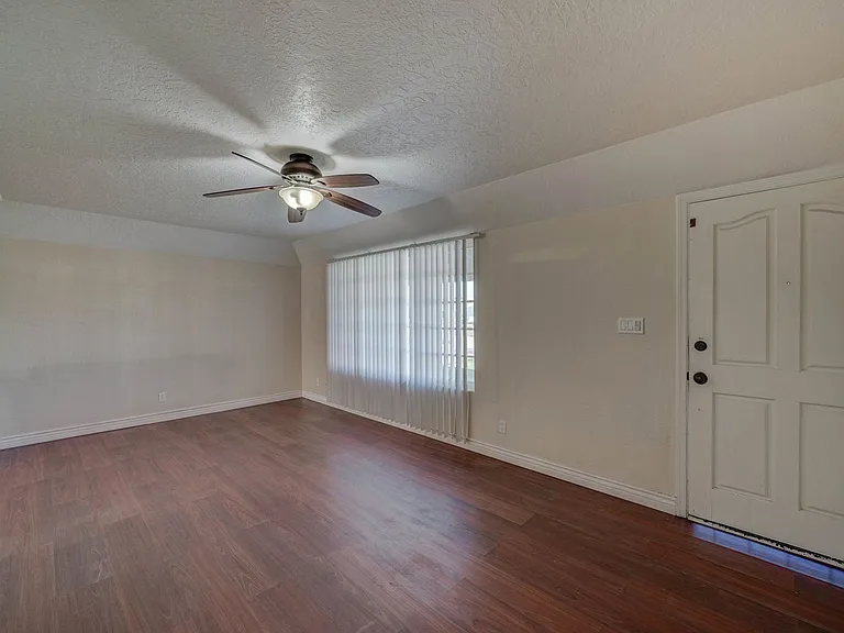 2133 W Morten Ave — Photo 4